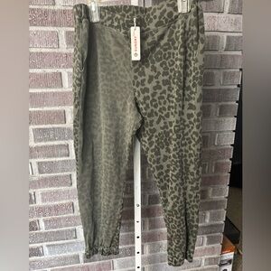 NWT Sundry Cheetah Print Joggers Sz 3 Large